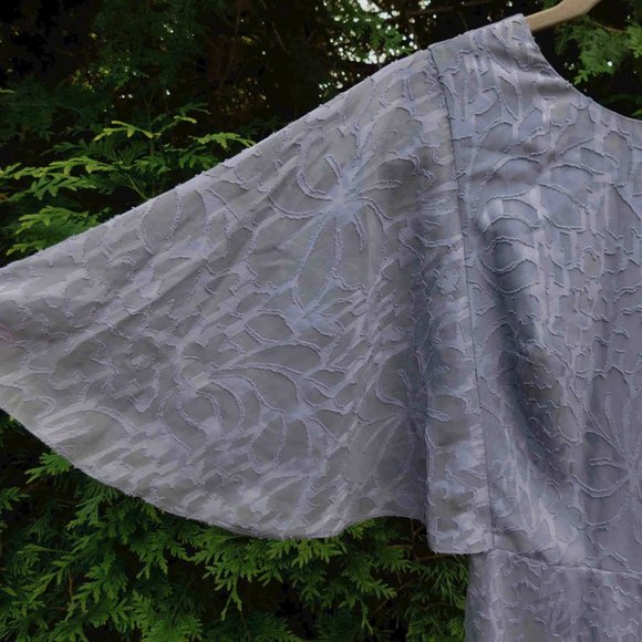 Ali & Jay Pretty Lavender Hi-Lo Flutter Sleeve Chiffon Dress NWT - Picture 3 of 6